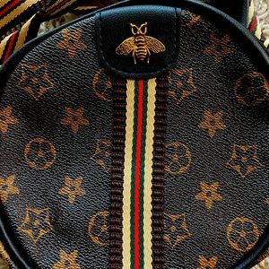 Bee 🐝 Stripped Small Crossbody